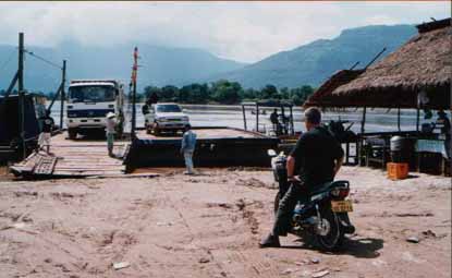  pont over de Mekong naar Champasak